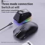 ⁦ماوس بلوتوث R8 G313 ثلاثي الاوضاع/ لاسلكي 2.4G - قابل للبرمجة 6D (برنامج) - 12800DPI - بطارية 400mAh قابلة لاعادة الشحن - قاعدة شحن مغناطيسية RGB خفيفة الوزن | اسود⁩ - الصورة ⁦5⁩