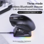 ⁦ماوس بلوتوث R8 G313 ثلاثي الاوضاع/ لاسلكي 2.4G - قابل للبرمجة 6D (برنامج) - 12800DPI - بطارية 400mAh قابلة لاعادة الشحن - قاعدة شحن مغناطيسية RGB خفيفة الوزن | اسود⁩ - الصورة ⁦4⁩
