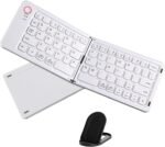 كيبورد بلوتوث صغير B023 قابل للطي وقابل لاعادة الشحن 5.1 - مزامنة حتى 3 اجهزة - خاصية الاستيقاظ/السكون التلقائي المغناطيسي المحمول لويندوز/اندرويد IOS/اللابتوب/التلفزيون (حامل مجاني) (ابيض)