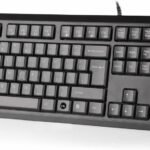 لوحة مفاتيح سلكية كاملة الحجم، مناسبة للاستخدام المكتبي واليومي، بتصميم مريح وعملي.