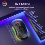 ⁦ماوس ألعاب لاسلكي M694 من ريدراجون بهيكل خلية نحل 7200 نقطة لكل انش ثلاثي الأوضاع خفيف الوزن بإضاءة ار جي بي و7 ازرار قابلة للبرمجة وبطارية تدوم طويلا ويدعم البرنامج للكمبيوتر وماك⁩ - الصورة ⁦3⁩